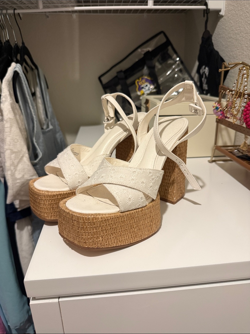 Rocco D'Amelio Cream Embroidered Platform Block Heels